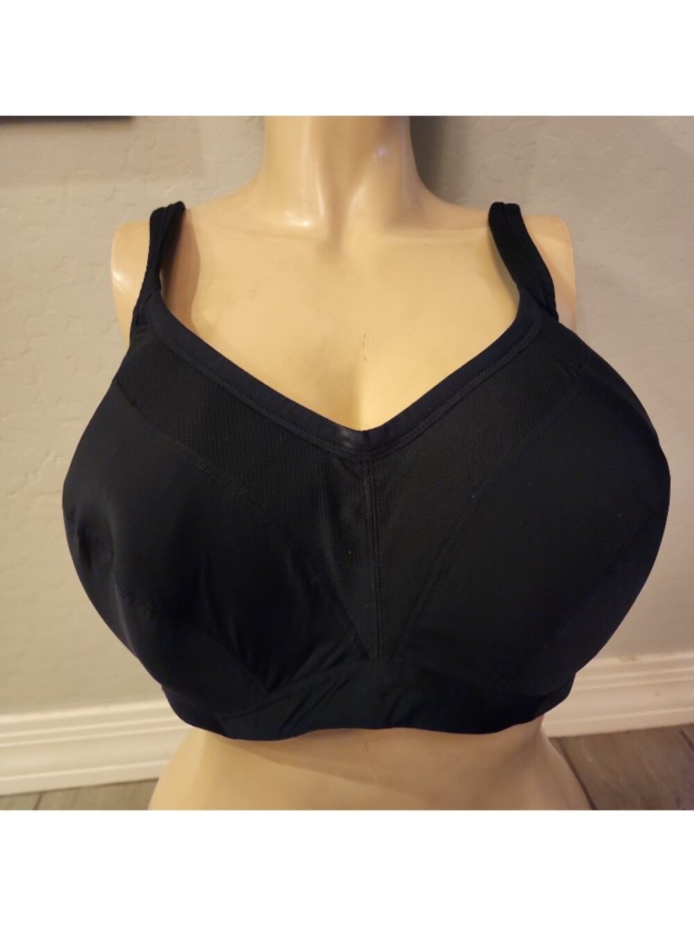 Torrid Active Bra 44DDD Black Underwire Lined
